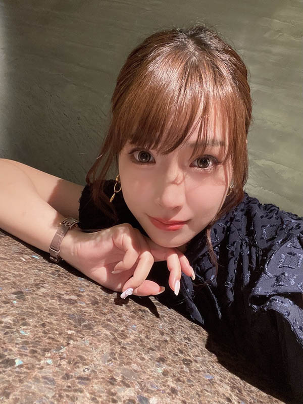 【6upoker】橘内日向(HZGD-296) 被总务部的巨乳人妻当成玩具，加班时变成帮她处理性欲…