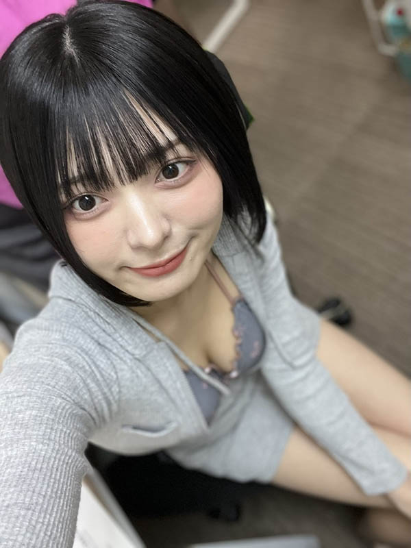 【6upoker】虹村优美(XVSR-876) 让人感到兴奋的美腿黑丝OL,在办公室里超激烈服务…