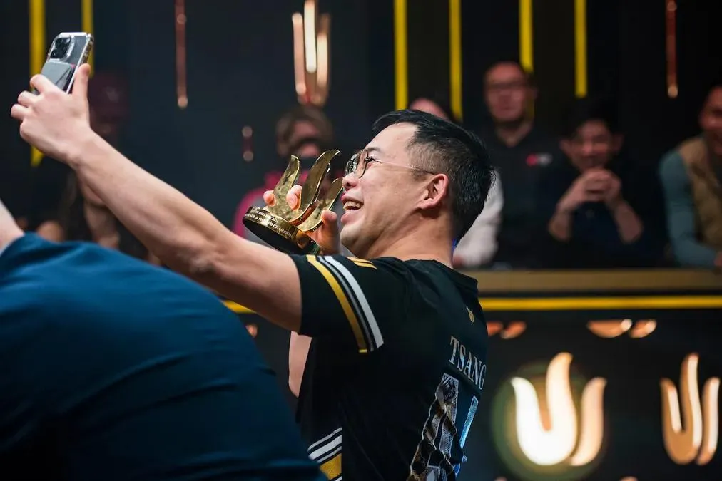 【EV扑克】他坐上那张百万美元牌桌之前，没有人知道他的名字