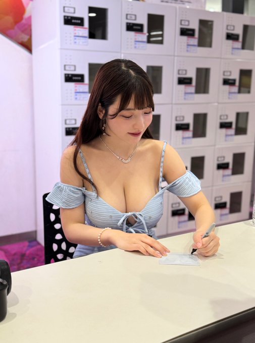 【6upoker】彩月七绪(OFES-033) 姐姐实在太骚了!H罩杯雪嫩爆乳美少女「彩月七绪」本月新作被弟弟朋友中出!