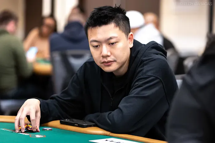 【EV扑克】以为出局走到门口，被叫回后打出奇迹：Wesley Fei的WSOP主赛死里逃生记